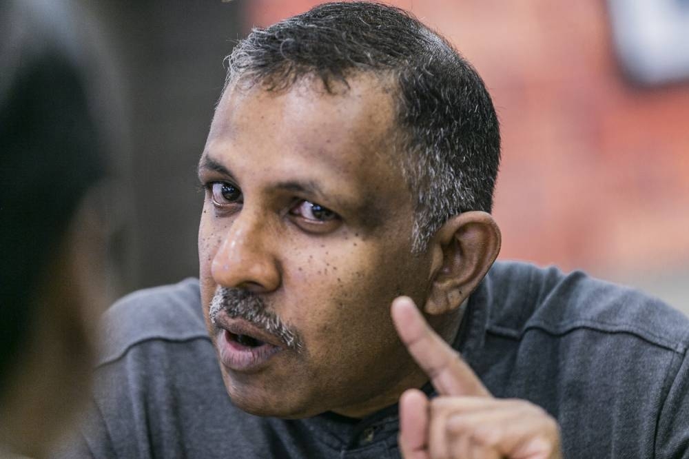 Independent candidate for Kluang U. Ramendran speaks to Malay Mail during an interview in Kluang November 7, 2022. — Picture by Hari Anggara