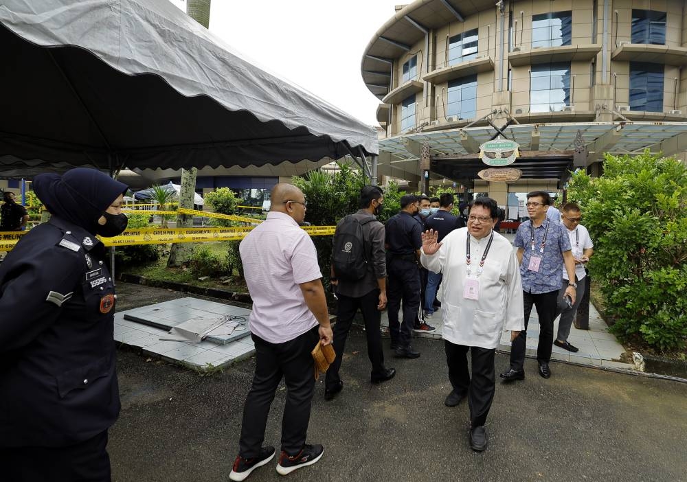 BN candidate for Putrajaya Datuk Seri Tengku Adnan Tengku Mansor checks out the early voting process at the Putrajaya district police headquarters, November 15, 2022. — Bernama pic 