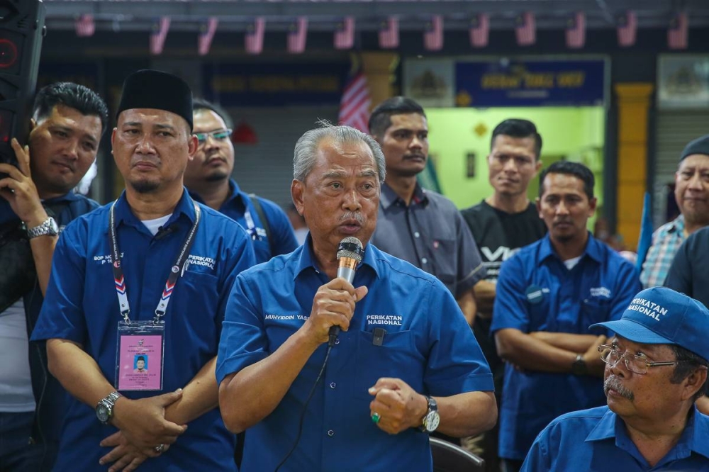 Perikatan Nasional chairman Tan Sri Muhyiddin Yassin speaks during a meet-and-greet session with the Stulang community in Johor Baru, November 15, 2022. — Picture by Yusof Mat Isa