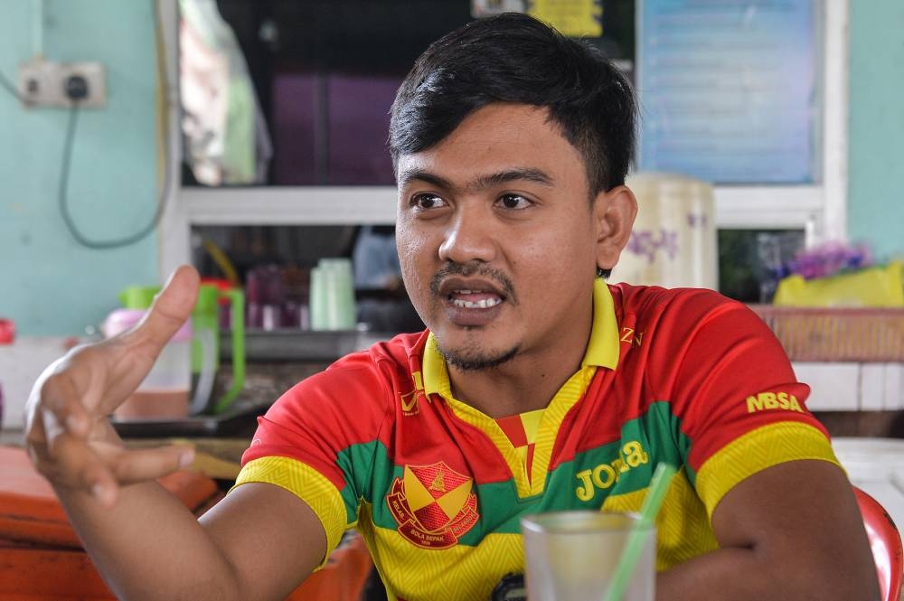 Lutfi Shafiq said he would like the government to build more sports facilities for the youths in Kuala Selangor. — Pictures by Miera Zulyana