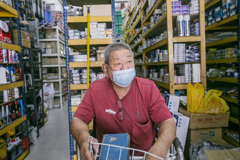 Tan Cheng Siong said that his vote is not fixed on a particular party and that he prefers to see how candidates in the area work, rather than reading about the mudslinging by political competitors. — Picture by Hari Anggara