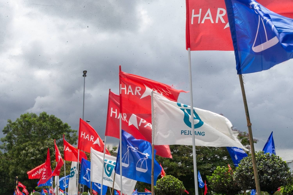 Various party flags are seen at Port Dickson November 8, 2022. — Picture By Raymond Manuel