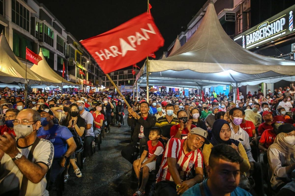 Supporters attend the Ayuh Malaysia Pakatan Harapan rally at Larkin in Johor Baru November 16, 2022. — Picture by Yusof Mat Isa