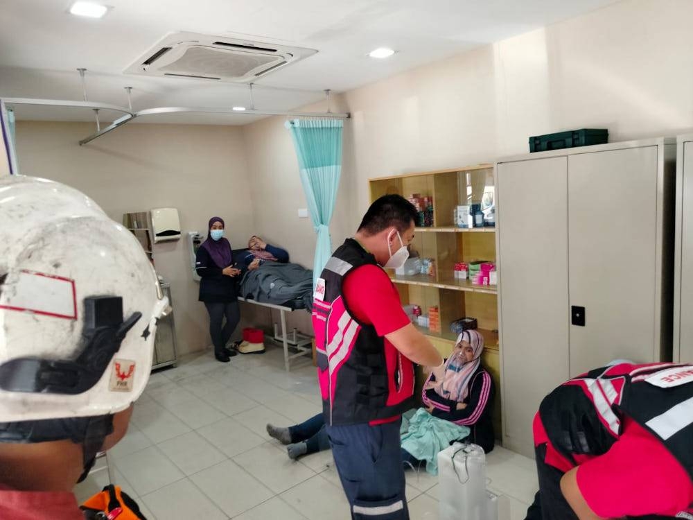 In Subang, 17 factory workers experience nausea after inhaling leaked nitrogen gas - Vimarsana News
