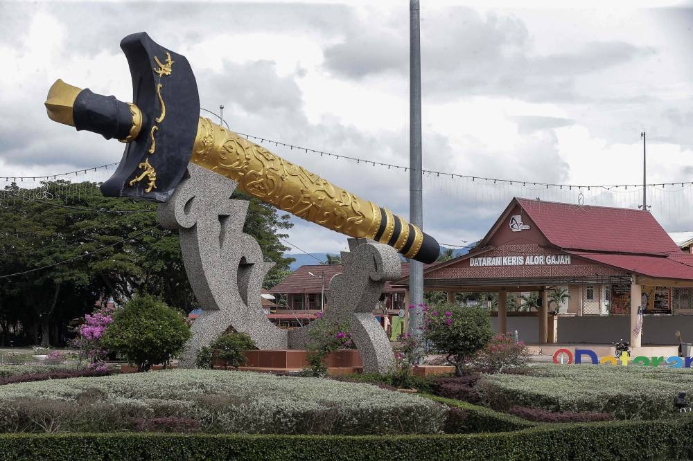 The giant keris architecture is seen in Alor Gajah November 12, 2022. — Picture by Sayuti Zainudin