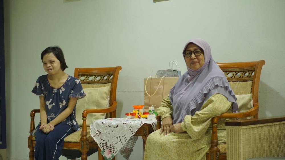Single mother of five, Tun Zawariah Hamzah along with her daughter with Down Wyndrome, Noor Hazimah Idris. — Picture by Arif Zikri