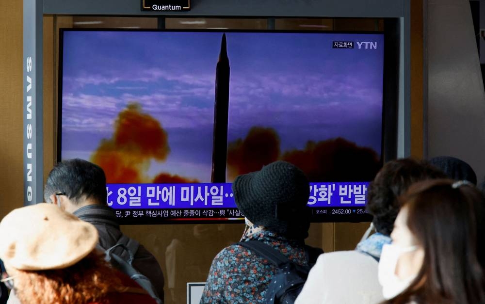 People watch a TV broadcasting a news report, on North Korea firing a ballistic missile off its east coast, in Seoul, South Korea November 17, 2022. ― Reuters pic 