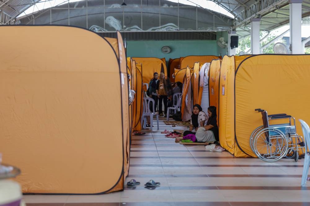 A total of 14 temporary evacuation centres (PPS) were opened, six in Sepang, four in Kuala Selangor, two in Sabak Bernam and one each in Kuala Langat and Klang. — Bernama pic