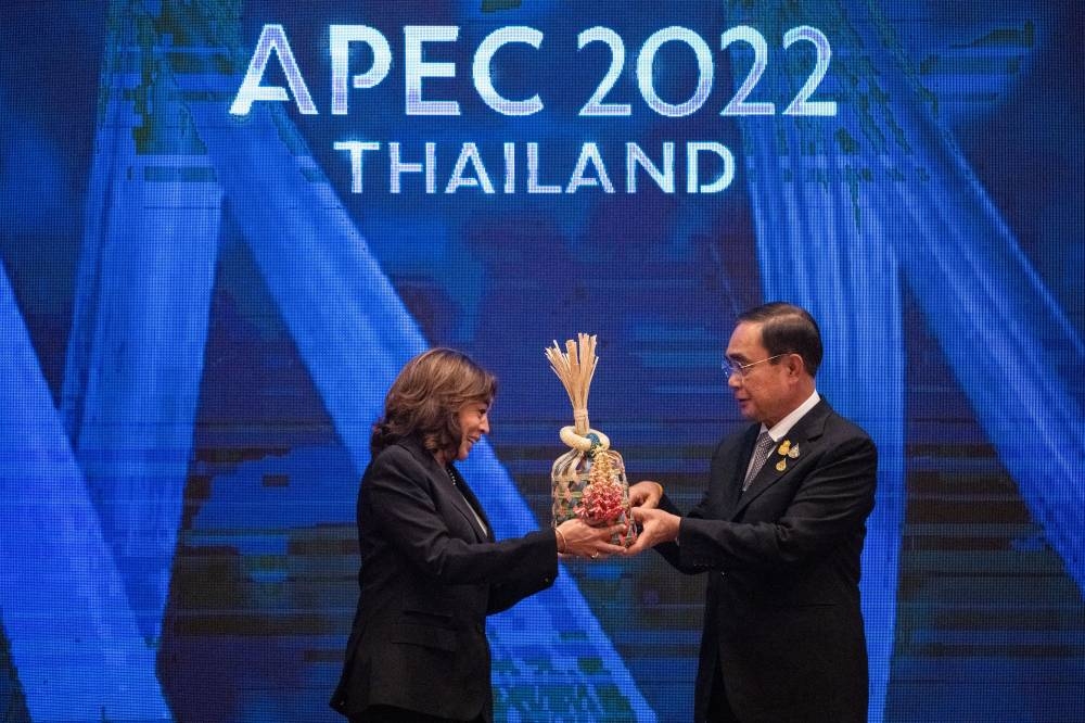 US Vice President Kamala Harris and Prime Minister of Thailand Prayut Chan-o-cha hold Chalom, a bamboo basket symbolising the baton, for the US being the next host of the Asia-Pacific Economic Cooperation summit, at Queen Sirikit National Convention Center in Bangkok, Thailand, on Saturday, Nov. 19, 2022. — Reuters pic