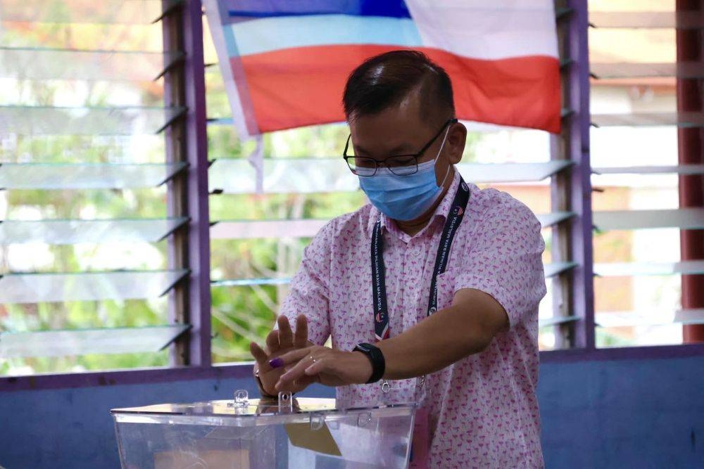 Chan is currently leading by over 10,000 votes. — Picture via Facebook