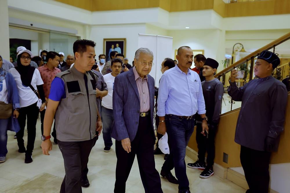 Tun Dr Mahathir Mohamad arrives at the Perdana Leadership Foundation in Putrajaya November 19, 2022. — Bernama pic
