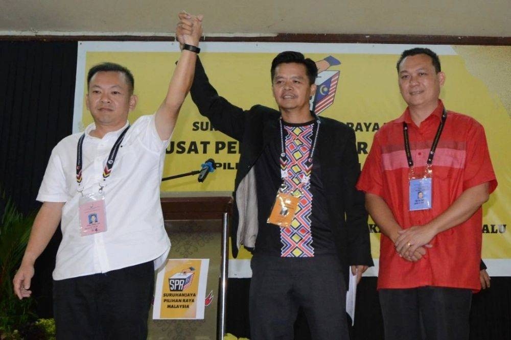 Sabah DAP leader Chan Foong Hin (left), seen here celebrating his win on November 19, 2020, has expressed regret that PH and Warisan were not working together. — Picture via Borneo Post