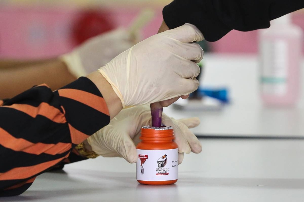 Twelve polling stations have been opened in Baram parliamentary seat for voting in the 15th general election (GE15) today after polling was suspended due to bad weather. — Picture by Yusof Mat Isa