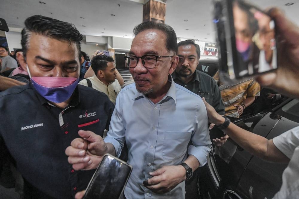 Pakatan Harapan (PH) chairman Datuk Seri Anwar Ibrahim arrives at Seri Pacific Hotel in Kuala Lumpur November 21, 2022. — Picture by Hari Anggara