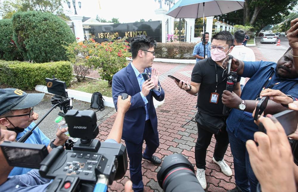 DAP central executive committee member Howard Lee Chuan How speaks to the press at Istana Kinta in Ipoh. — Picture by Farhan Najib