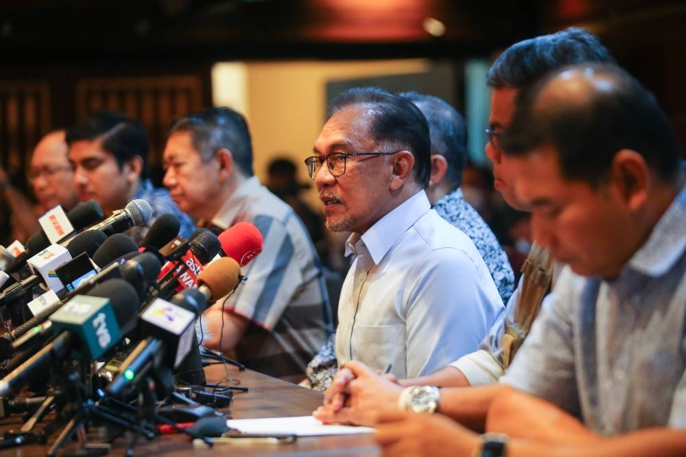 Pakatan Harapan president Datuk Seri Anwar Ibrahim speaks during a press conference at Seri Pacific Hotel Kuala Lumpur November 21, 2022. — Picture by Ahmad Zamzahuri