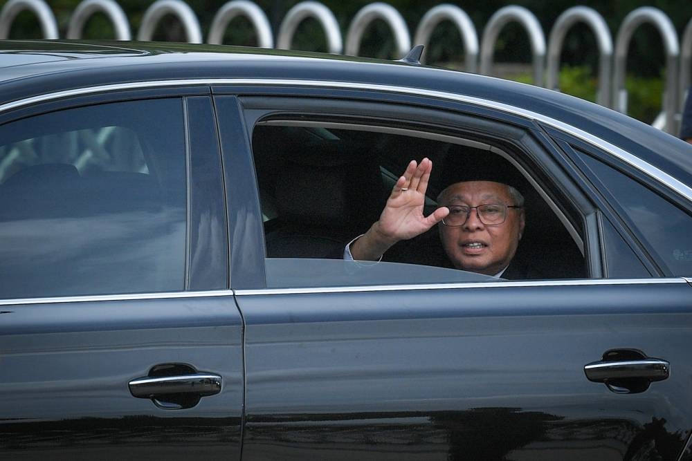 Ismail Sabri said Barisan's supreme council has decided not to support either of the coalition’s rivals Pakatan Harapan or Perikatan Nasional. — Bernama pic