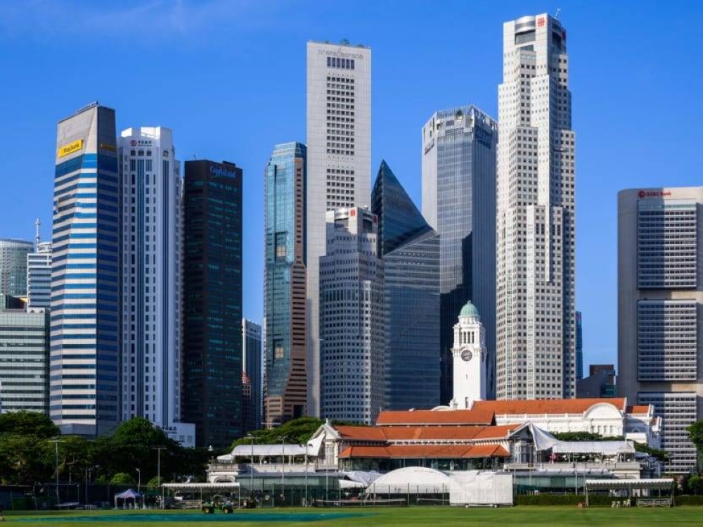 According to the Ministry of Trade and Industry, Singapore's economy is expected to see slower growth of 0.5 to 2.5 per cent in 2023, compared to a forecasted 3.5 per cent growth in 2022 — narrower than a previous estimate of between 3 and 4 per cent. ― Reuters pic