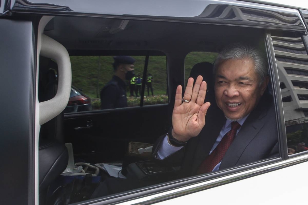 Barisan chairman Datuk Seri Ahmad Zahid Hamidi arrives at Istana Negara in Kuala Lumpur November 23, 2022. — Picture by Yusof Mat Isa