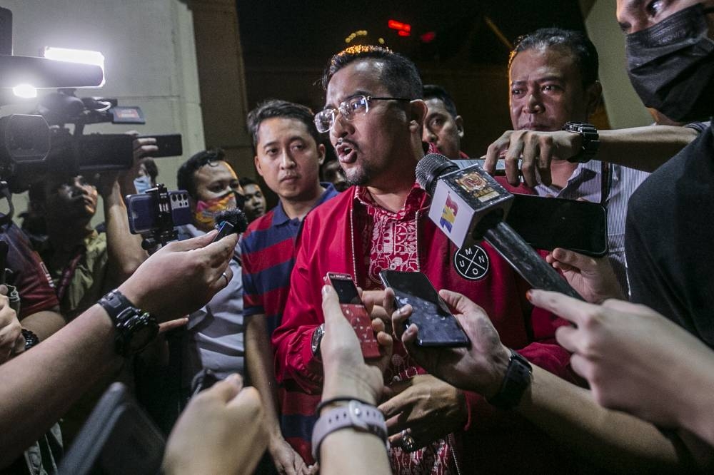Umno Youth chief Datuk Asyraf Wajdi Dusuki arrives at the Umno headquarters in WTC Kuala Lumpur November 23, 2022. — Picture by Hari Anggara