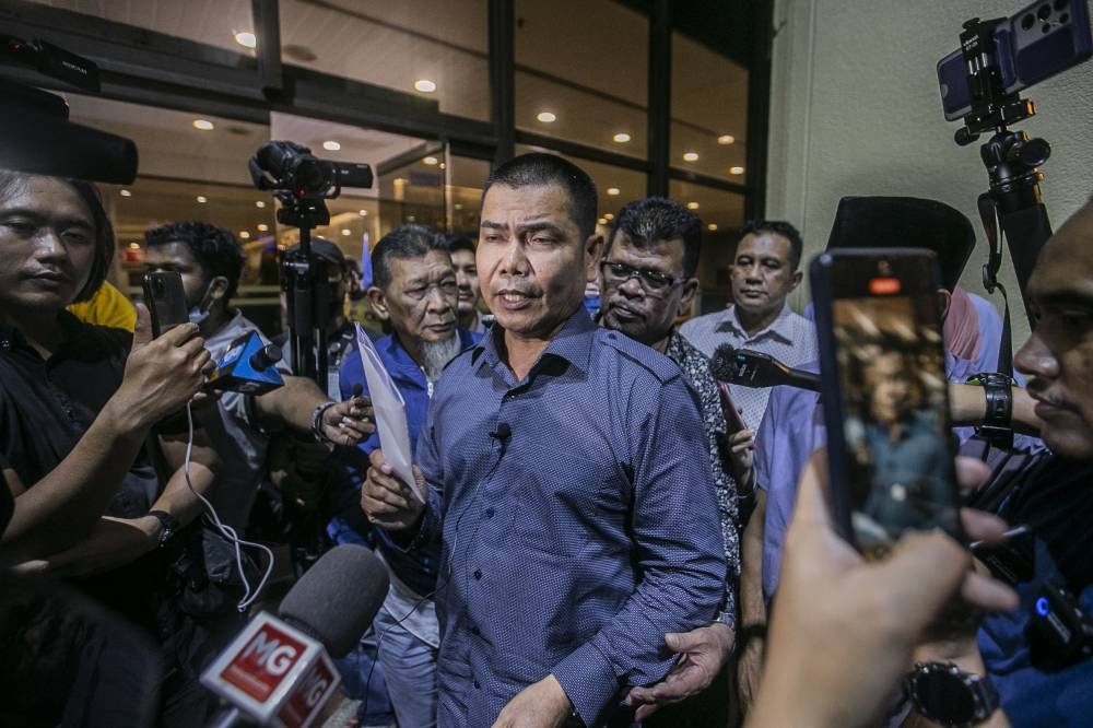 Datuk Seri Jamal Md Yunos arrives at the Umno headquarters in WTC Kuala Lumpur, November 23, 2022. — Picture by Hari Anggara