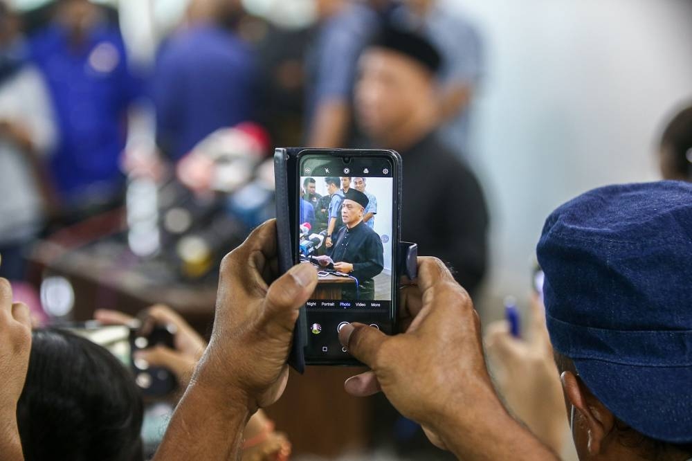 Perak Mentri Besar Datuk Seri Saarani Mohamad speaks to the press at Casuarina Hotel Kuala Kangsar November 21, 2022. — Picture by Farhan Najib
