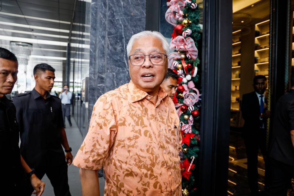 Umno vice-president Datuk Seri Ismail Sabri Yaakob arrives for a meeting with Perikatan Nasional at St Regis Kuala Lumpur November 23, 2022. — Picture by Firdaus Latif