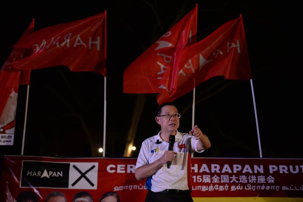 Lim Guan Eng delivers a speech in Batu Lanchang, Penang November 9, 2022. — Picture by KE Ooi