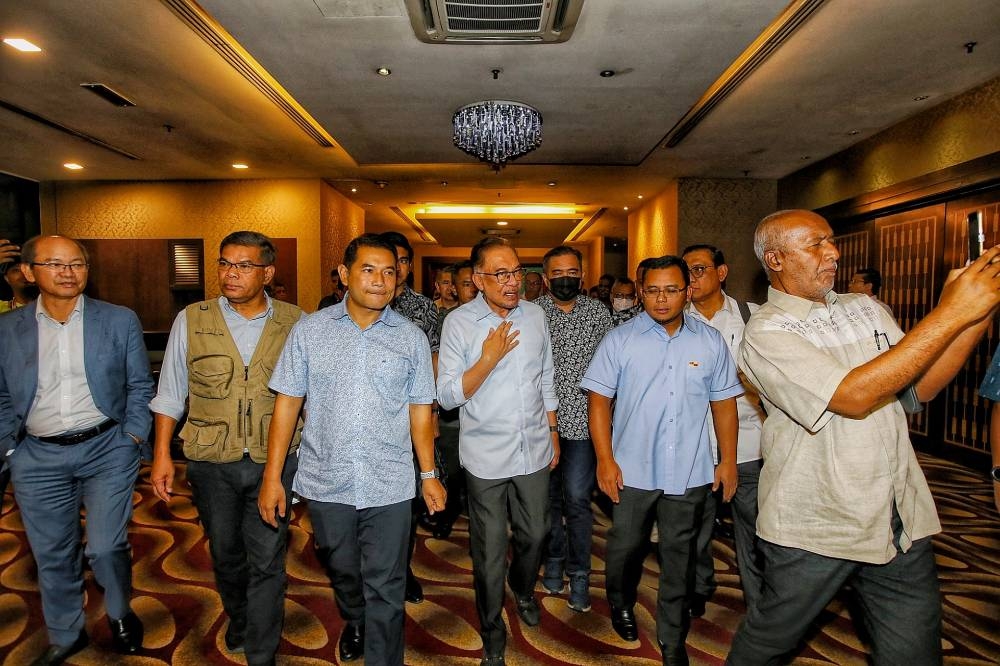 Datuk Seri Anwar Ibrahim together with Rafizi Ramli, Datuk Seri Amiruddin Shaari and other Pakatan Harapan leaders at Seri Pacific Hotel Kuala Lumpur November 21, 2022. — Picture by Ahmad Zamzahuri