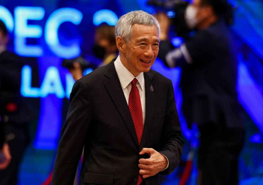 Singapore Prime Minister Lee Hsien Loong said that he looked forward to meeting Datuk Seri Anwar Ibrahim soon, ‘to discuss the common issues facing the two countries and how we can further advance our bilateral relationship.’ — AFP pic 