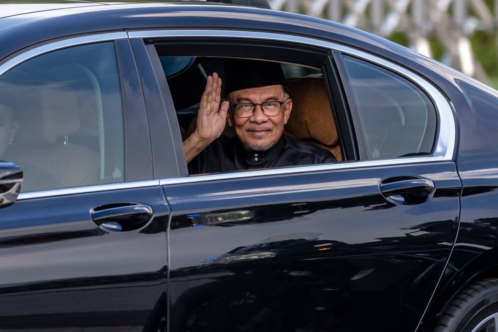 Prime Minister Datuk Seri Anwar Ibrahim, who conveyed the matter through a phone conversation with Indonesian President Joko Widodo, also hoped that both countries could resolve the issue involving the labour force. — Picture by Firdaus Latif