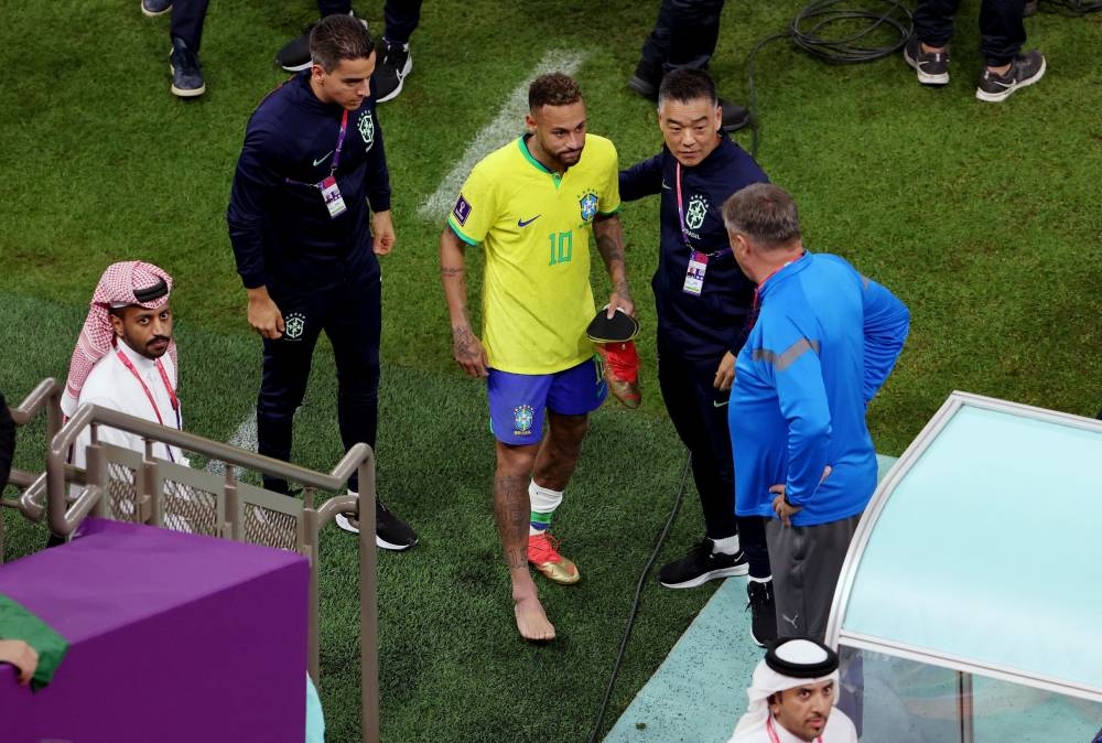 Brazil's Neymar limped off with a swollen ankle after the match against Serbia November 24, 2022. ― Reuters pic