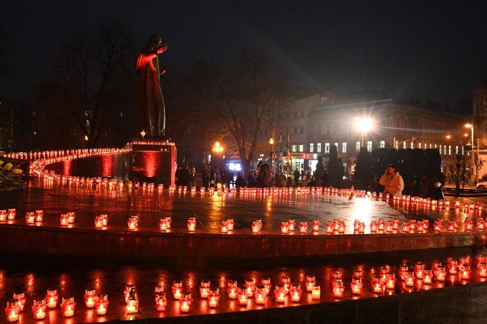 Local residents light candles to commemorate the victims of the 1932-33 Holodomor, Ukrainian for ‘death by starvation’, in Lviv on November 26, 2022, amid the Russian invasion of Ukraine. — AFP pic