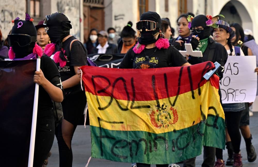 Women and members of feminist groups take part in a march to commemorate the International Day for the Elimination of Violence Against Women, in La Paz, on November 25, 2022. — AFP pic
