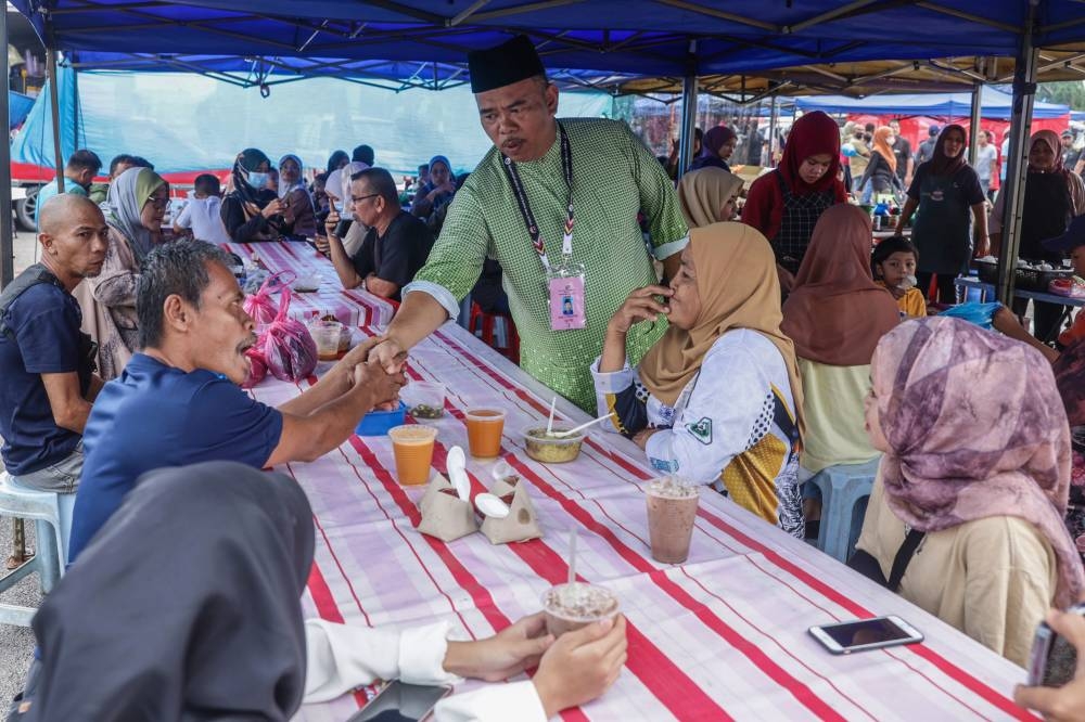 Tioman polls: BN candidate welcomes Pakatan's Mohd Fadzli's decision to make way - Vimarsana News