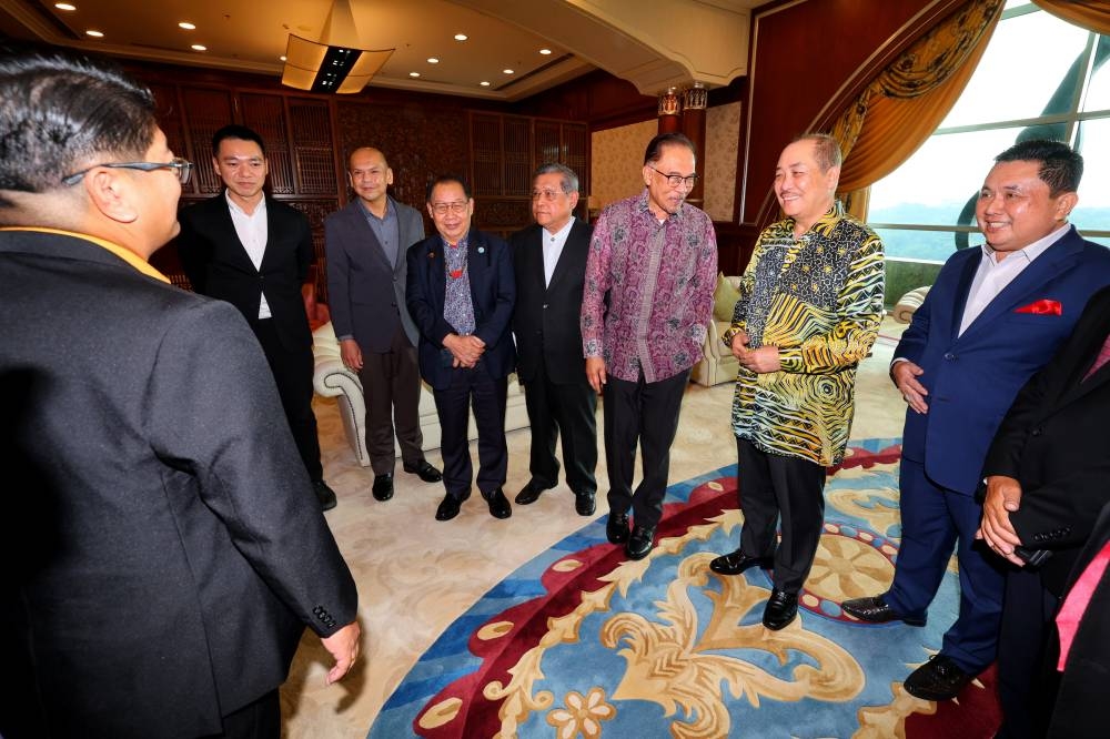 Prime Minister Datuk Seri Anwar Ibrahim (third right) receiving a courtesy call from Sabah Chief Minister and GRS Chairman Datuk Seri Hajiji Noor (second right) at his office at Bangunan Perdana Putra November 27, 2022. — Bernama pic