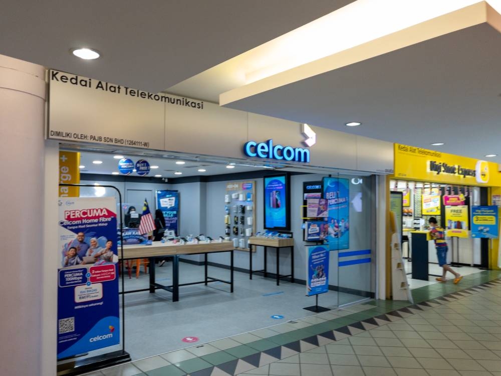 A view of a Celcom mobile outlet at Metro Kajang in Kajang August 3, 2022. — Picture by Devan Manuel