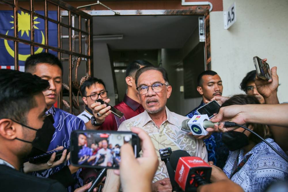 Pakatan Harapan (PH) chairman Datuk Seri Anwar Ibrahim speaks to media after PH Council meeting end at PKR headquarters in Petaling Jaya November 28, 2022. — Picture by Ahmad Zamzahuri