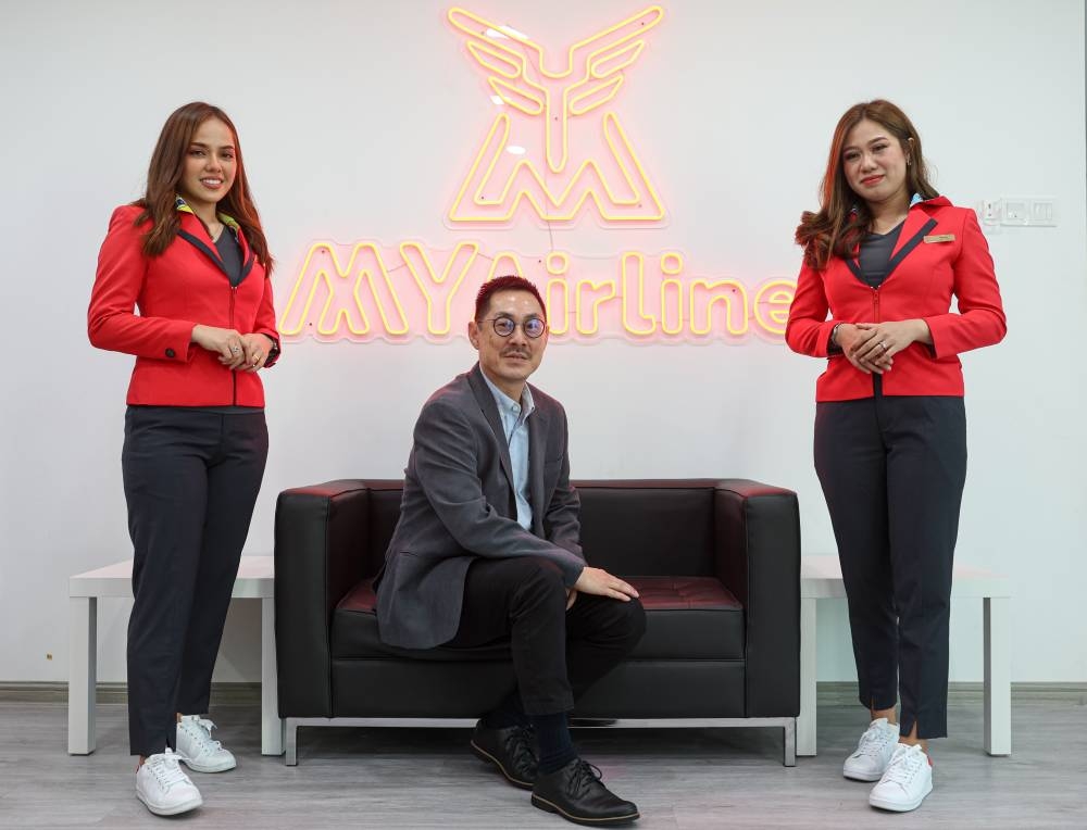 MYAirline Chief Executive Officer Rayner Teo (middle) with MYAirline cabin crew during a photosession at MYAirline Media Roundtable Session and Inaugural Flight to Langkawi at SS15 Courtyard, Subang Jaya November 30, 2022. — Bernama pic