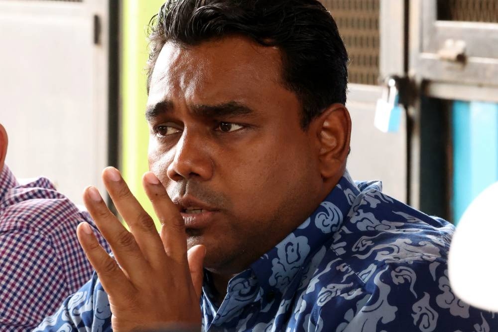 BN candidate for Padang Serai Datuk C. Sivaraj said he would continue campaigning although Pakatan Harapan (PH) candidate Mohamad Sofee Razak had suggested that BN make way for PH to reciprocate PH’s gesture in the Tioman election in Pahang. ― Bernama pic