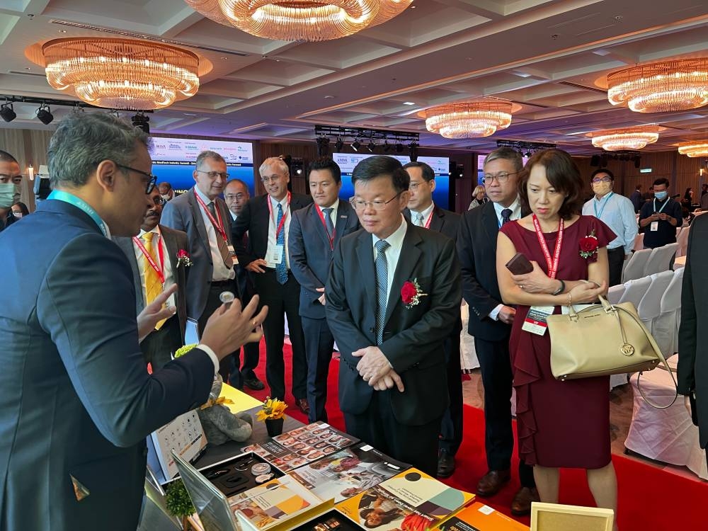Penang Chief Minister Chow Kon Yeow visiting the medical devices booths at the AMMI Malaysia Medtech Industry Summit 2022, December 1, 2022. ― Picture by Opalyn Mok