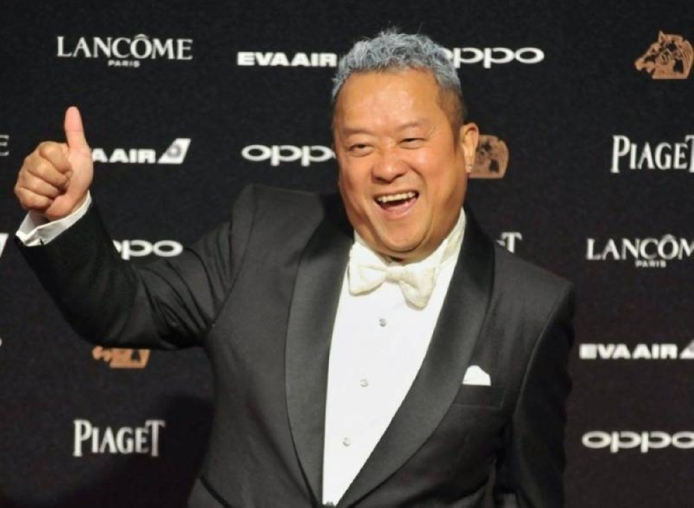 Eric Tsang cops flak yet again after photo with ex-TVB actresses - Vimarsana News