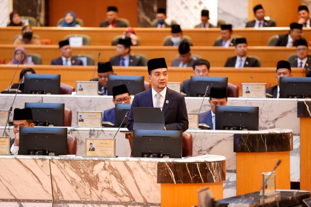Johor Mentri Besar Datuk Onn Hafiz Ghazi presents the state’s Budget 2023 in Iskandar Puteri December 1, 2022. – Picture courtesy of the Johor Mentri Besar’s Office