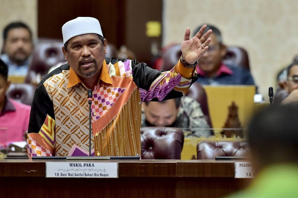 Terengganu state executive councillor for shariah implementation, education and higher education Datuk Satiful Bahri Mamat at the 14th State Legislative Assembly (DUN) Conference at Wisma Darul Iman in Kuala Terengganu, December 1, 2022. — Bernama pic 