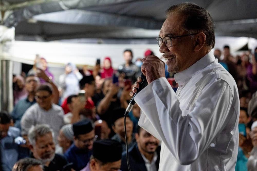 Prime Minister Datuk Seri Anwar Ibrahim speaks during a meet and greet session in Sungai Long, Kajang, December 1, 2022. — Picture from Facebook/Anwar Ibrahim 