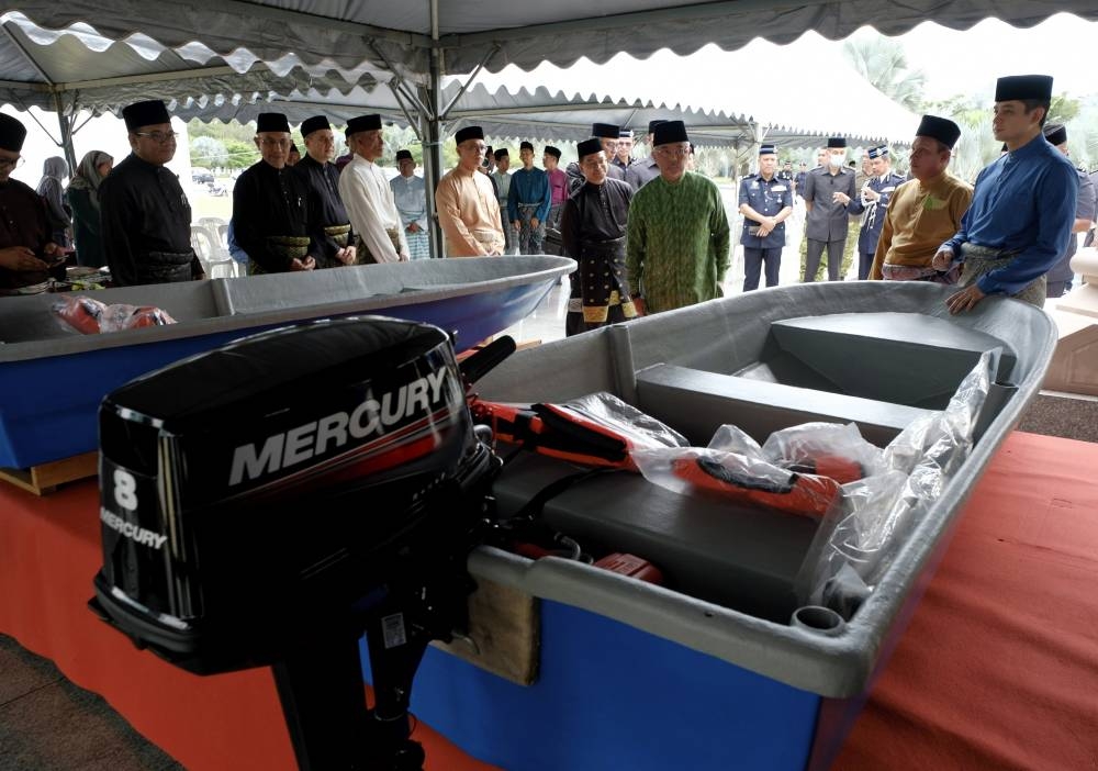 Yang di-Pertuan Agong Al-Sultan Abdullah Ri’ayatuddin Al-Mustafa Billah Shah with the five fibre boats gifted to residents of Pekan district, December 2, 2022. — Bernama pic 