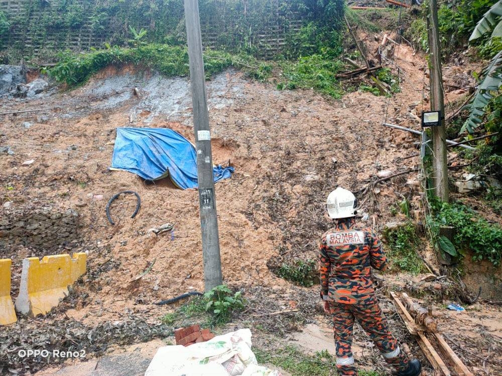 Fire and Rescue Dept: Underground pipe leak believed to be cause of Ampang landslide - Vimarsana News