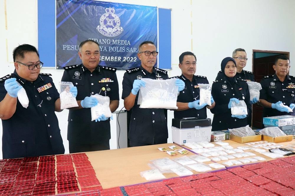 Sarawak cops arrest unemployed man, seize drugs worth RM643,157 - Vimarsana News
