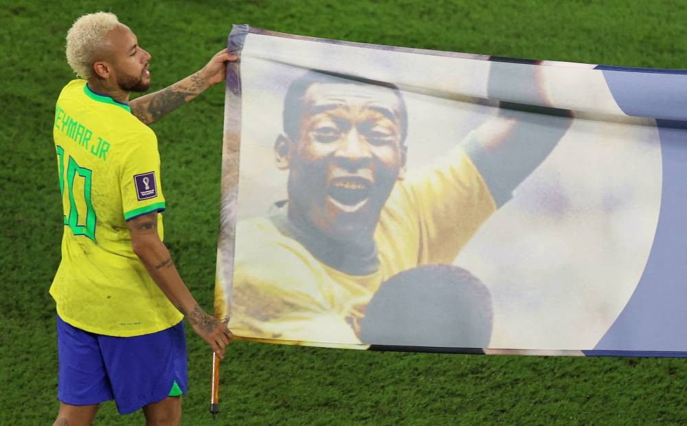 Brazil's Neymar carries a banner of former player Pele after the match against South Korea December 5, 2022. ― Reuters pic