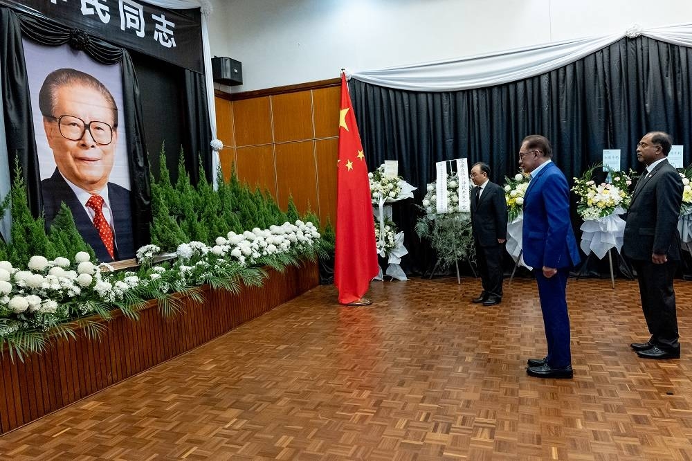 Prime Minister Datuk Seri Anwar Ibrahim pays his last respects to late former Chinese president Jiang Zemin, at the Embassy of the People’s Republic of China in Malaysia in Kuala Lumpur December 6, 2022. — Picture by Afiq Hambali/Prime Minister’s Office